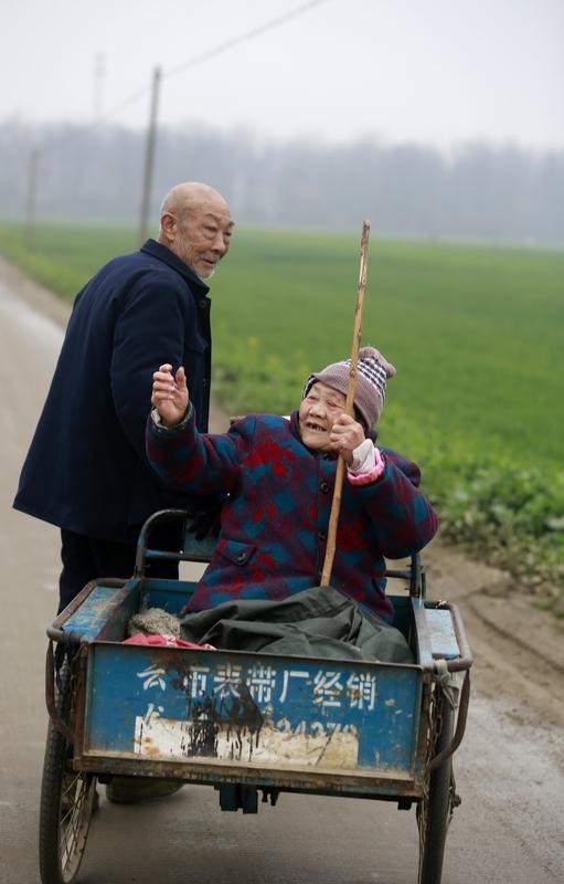 102岁老人每天黄酒炖猪蹄，50年没去过医院，医生一句话揭开真相102岁，