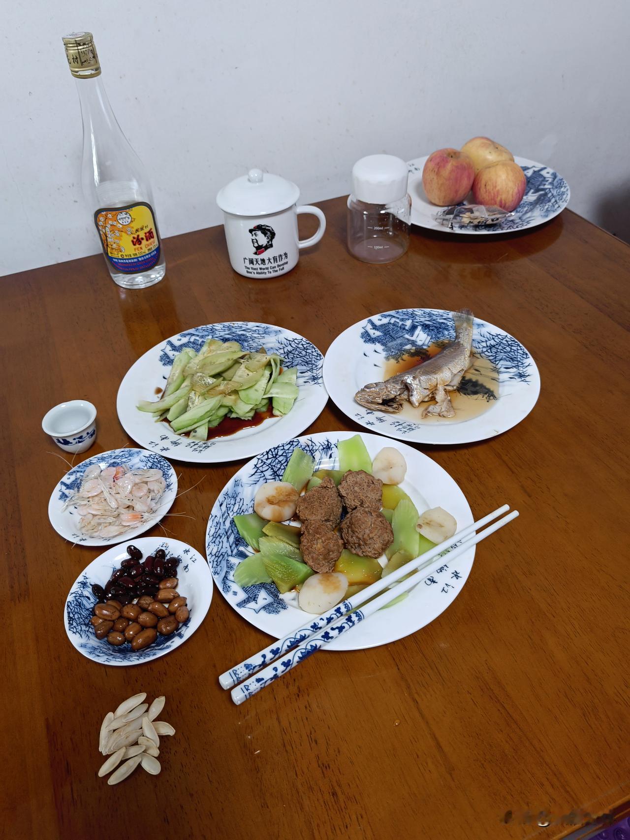 上午公园慢跑半个小时，快走半个小时，出了一身汗，开车回家，热水擦身换衣服，坐下歇