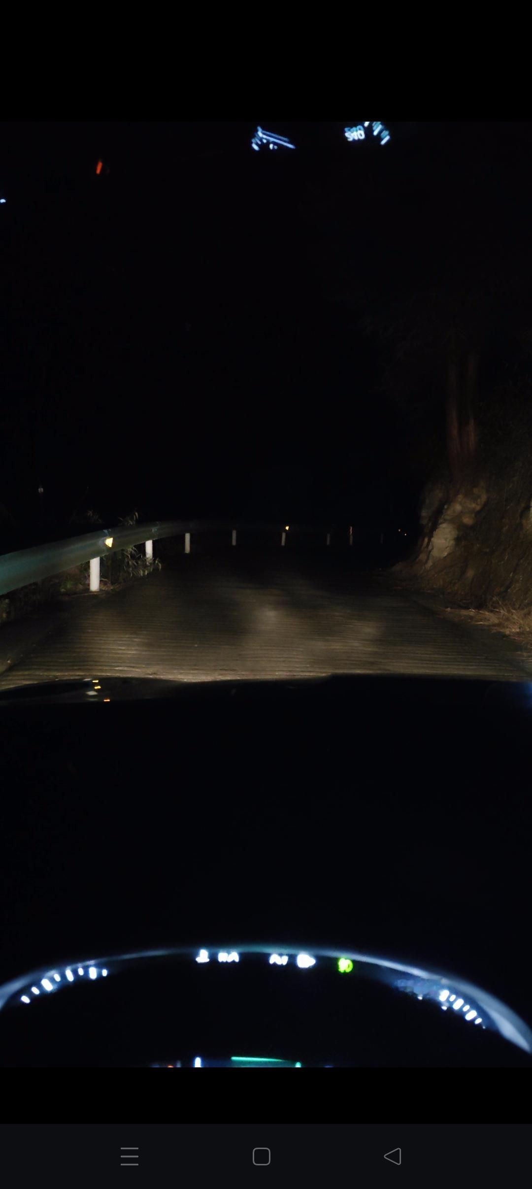 这样的灯你晚上敢开车吗？