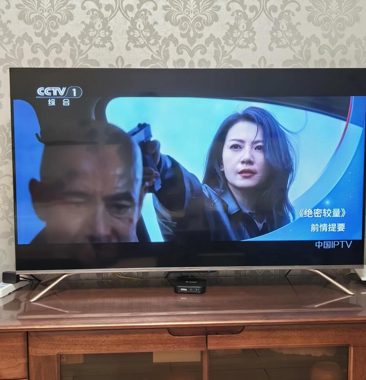 《绝密较量》昨晚演完了，最后两集和全剧一样，表现了一种松垮、任性和无能。卢卡上
