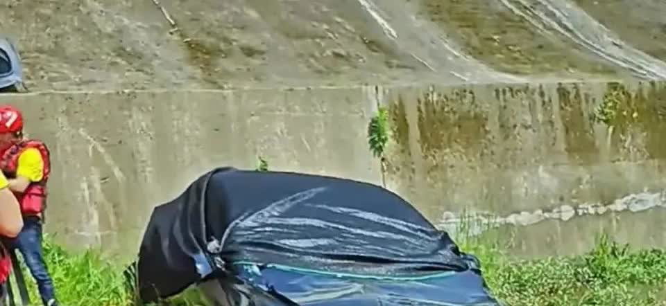 今天真的是被吓到不轻！就在咱们四川省达州市的通川区，塔环路和洲河大桥交叉口那儿，