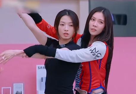 我宣布乘风2025最让人反感的人不是房琪，是马吟吟和宋妍霏。看了她俩在乘风20