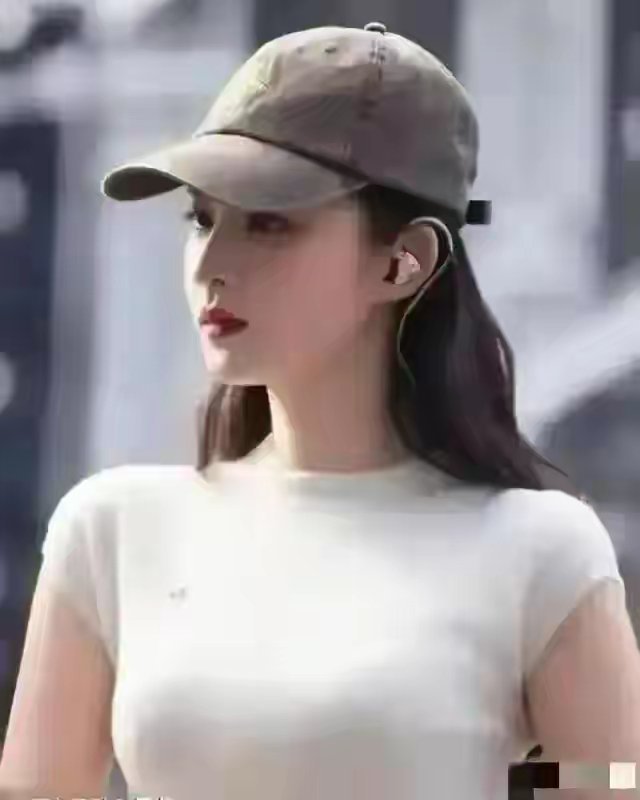 王楚然的身材比例确实很标准，光看上围就很丰满，难怪她爆火