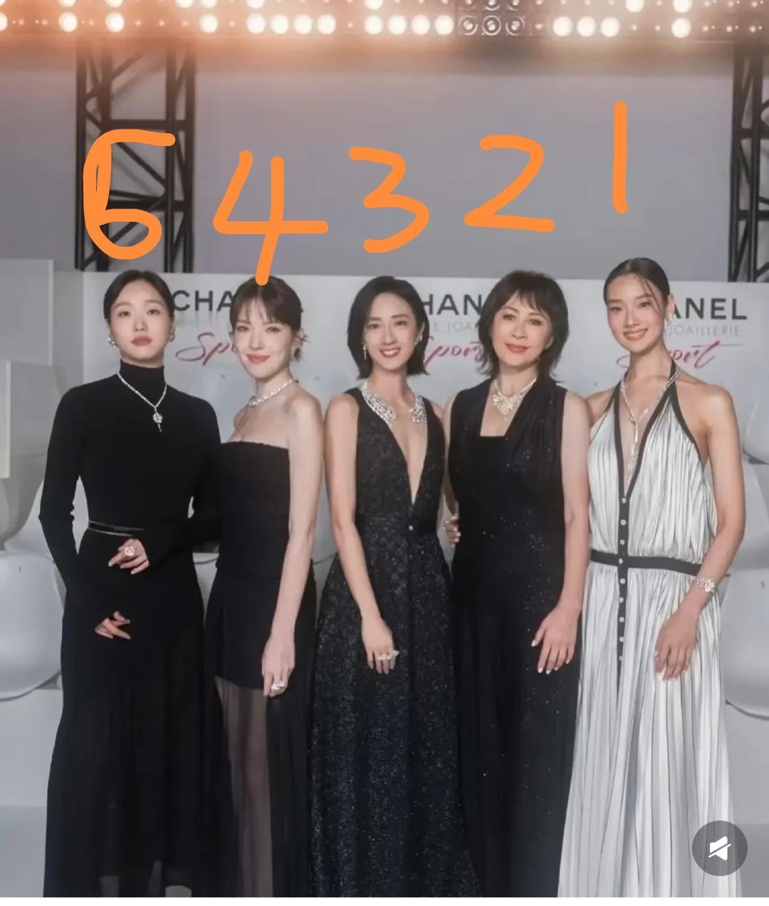 一眼望去，1号美女，应该是男人都喜欢的类型。