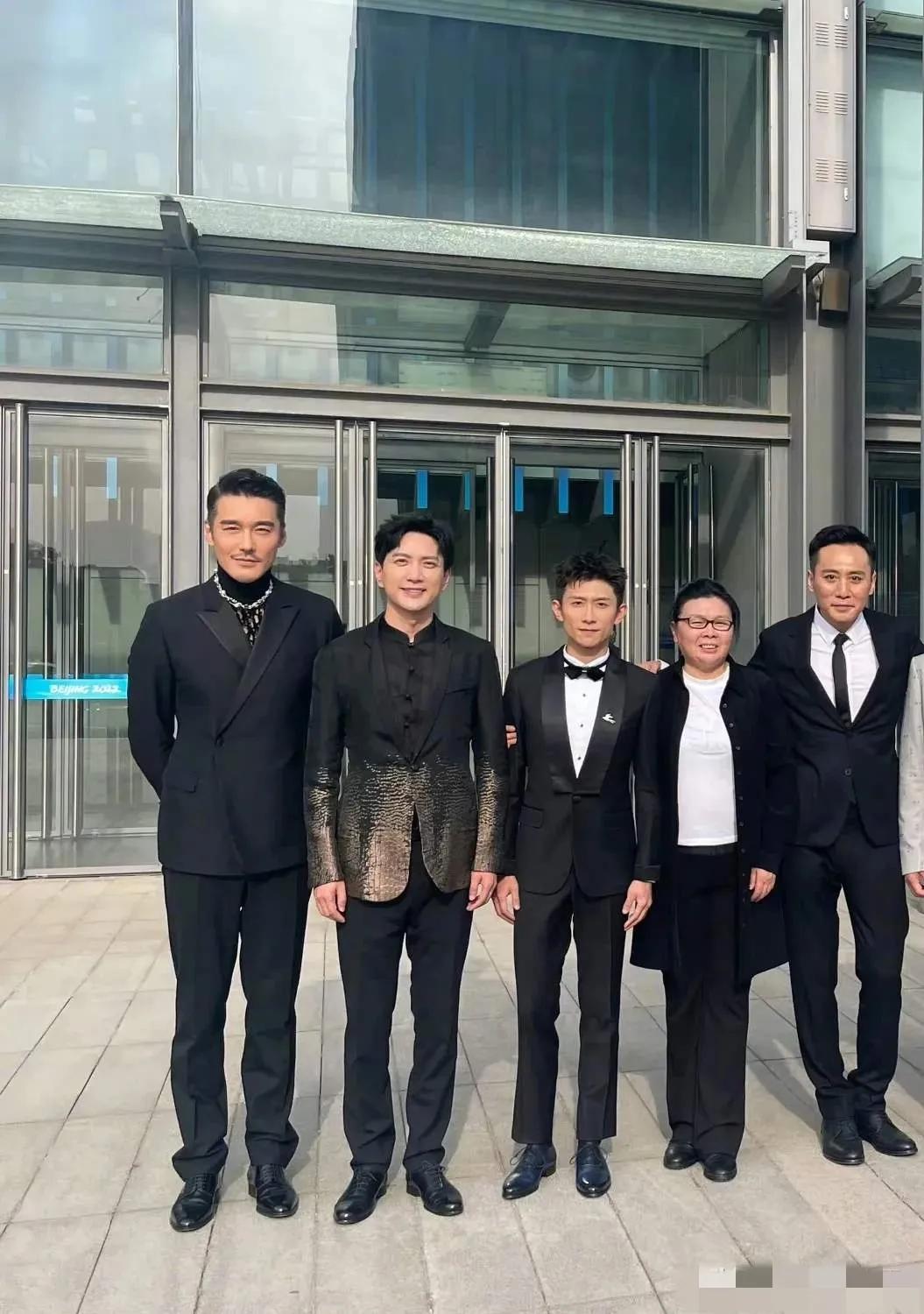女生个子小可以赞她娇小玲珑可爱型，男生个子小，就……在胡兵、刘烨这些180以