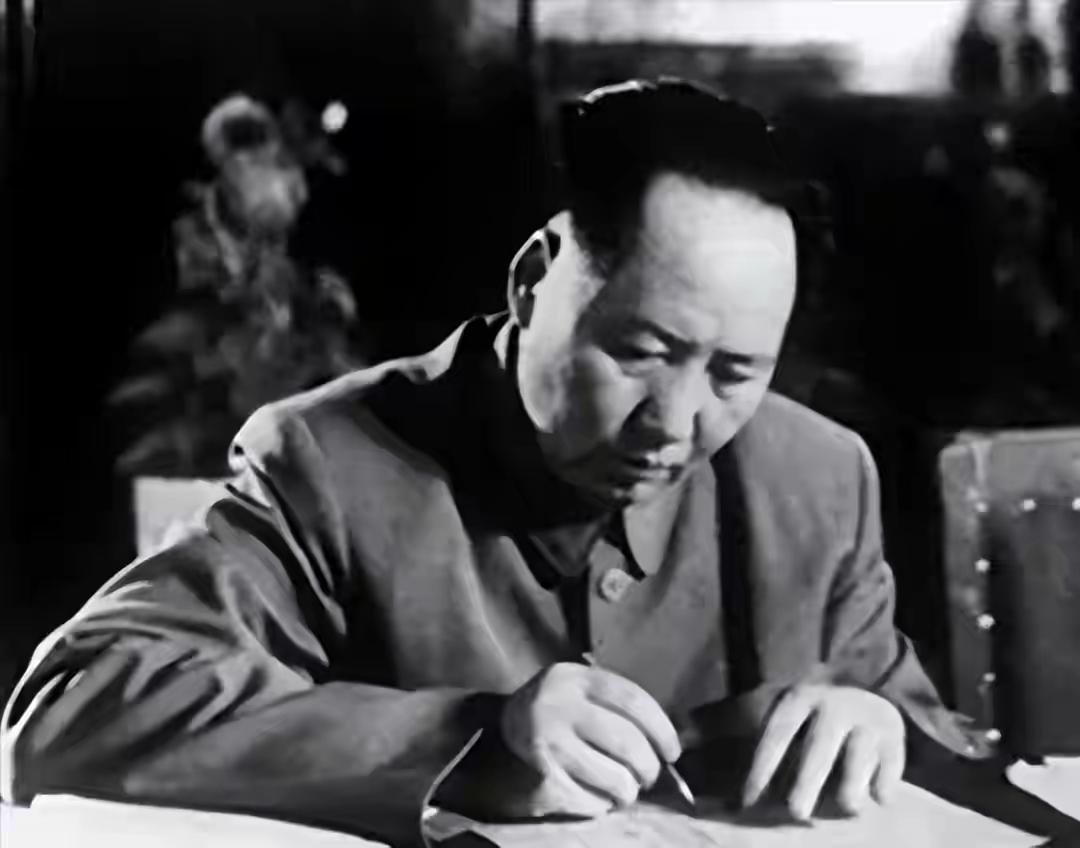 1958年，开国上将要辞职、谁劝都没用，毛主席大怒：把聂荣臻找来1958年秋