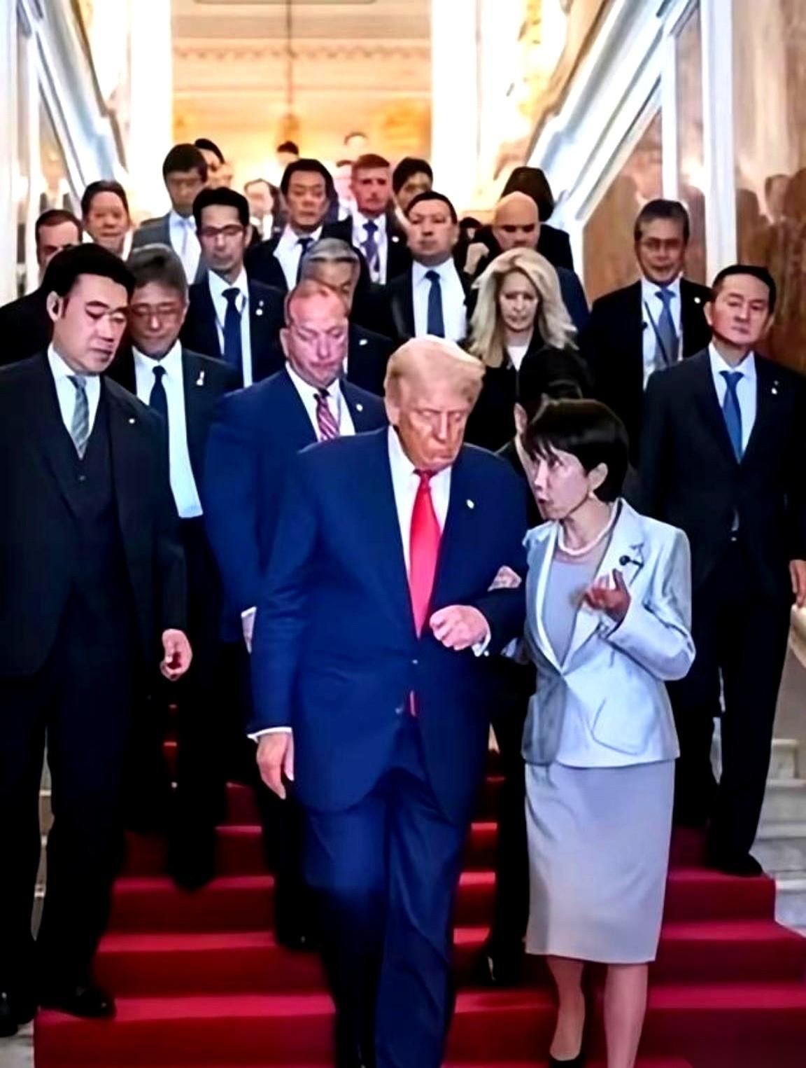 他说自己是拿错了。一个价值78万日元的手包，里面还有项链什么的，他说他是不小心