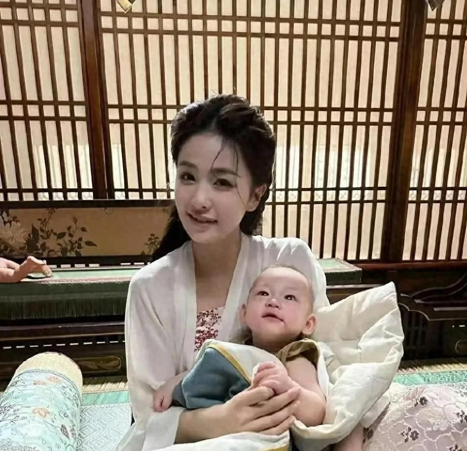 听说这是白鹿第一次演妈妈的角色，怎么样？