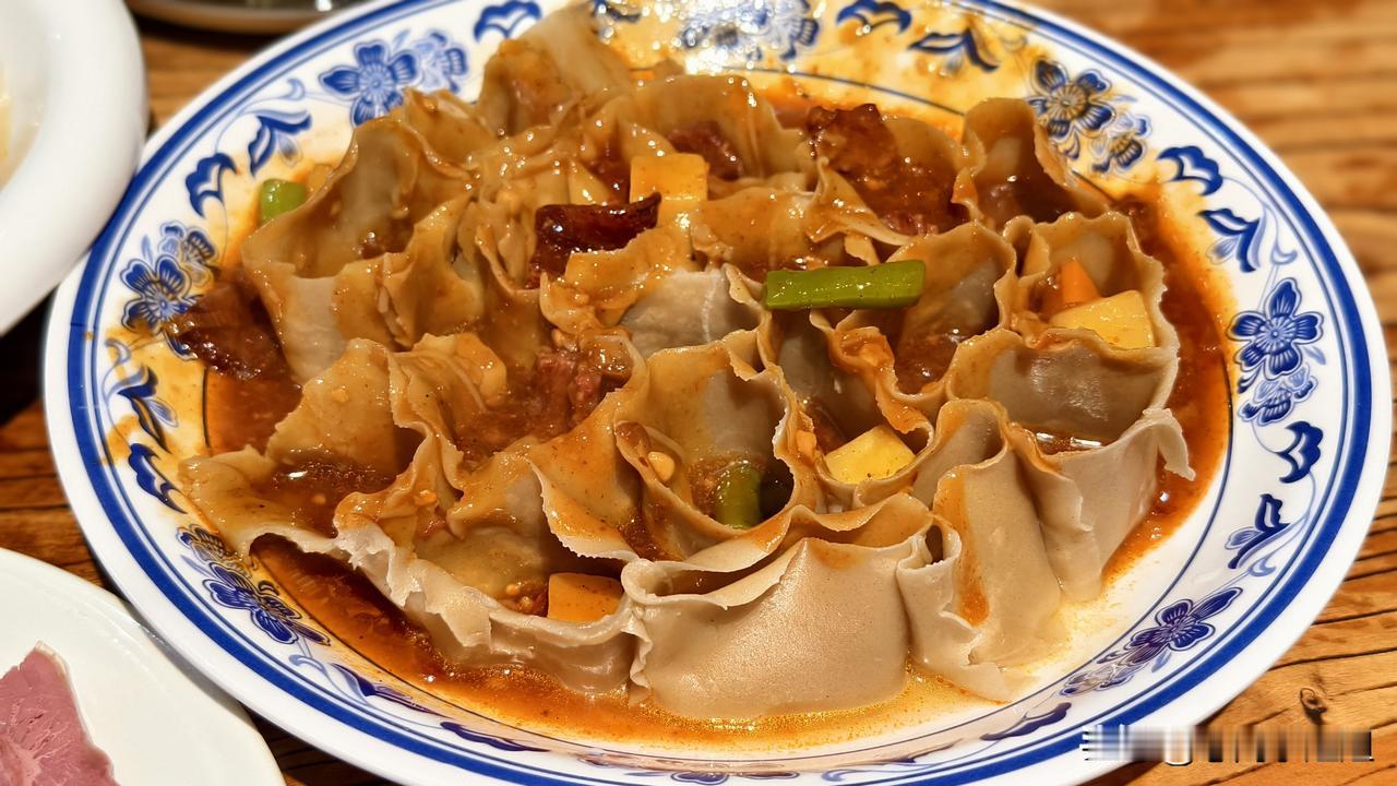 今天在平遥，午餐点了四个菜。平遥牛肉、香醋鸡蛋、牛肉栲栳栳和凉拌碗托。哪个菜