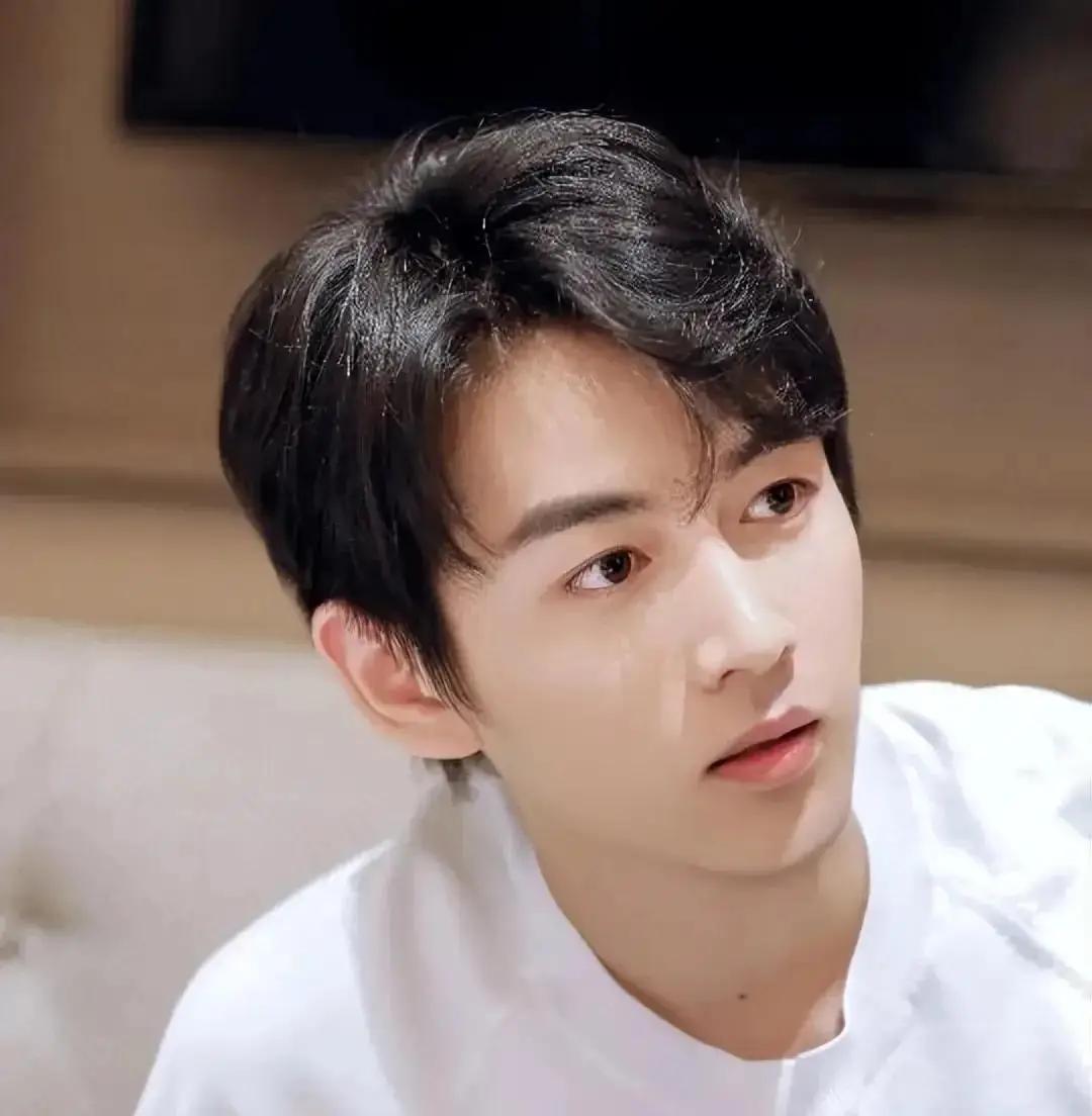 喻恩泰对史林子那么绝情可以理解，毕竟妻子不安分，可是回头看陈晓和陈妍希又是怎