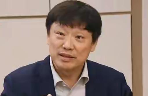 胡锡进8月8日苦口婆心地劝说道，“中国人到了改变观念的时候，不要把自己搞得太苦”