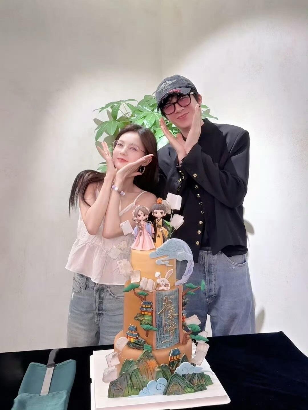 李一桐刘宇宁庆功宴捧脸照李一桐刘宇宁庆功宴合照李一桐刘宇宁庆功宴捧脸照🈶，你
