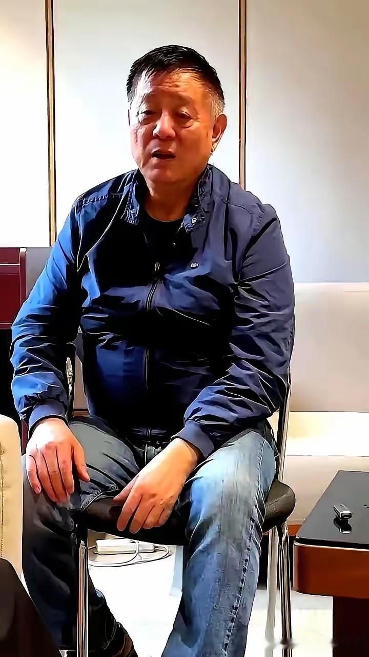 不要让一个人的问题,毁掉一群人的饭碗。《下一个台风》是方励新作,然而因为方励不