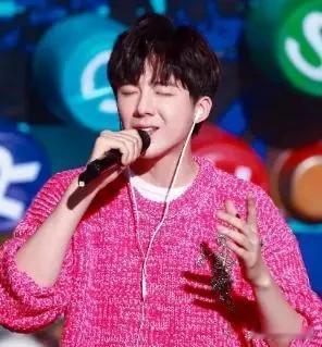 刘宇宁告诉我们，努力和坚持，能够改写命运，草根出身也能！刘宇宁就是活生生