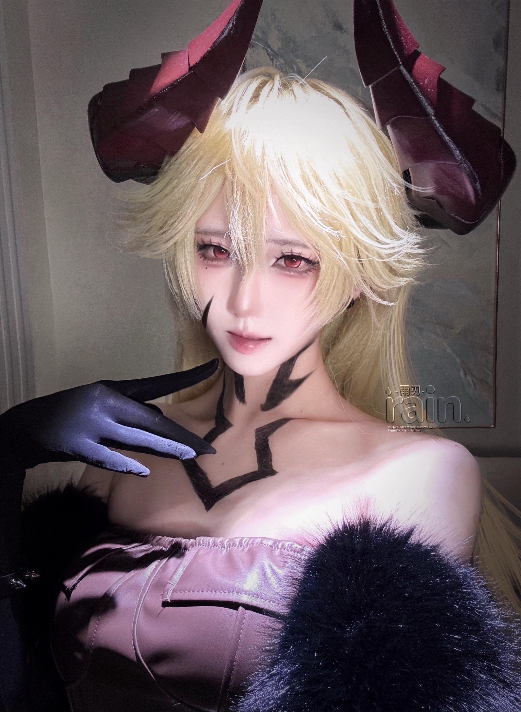 不是男性不是女性是李信。