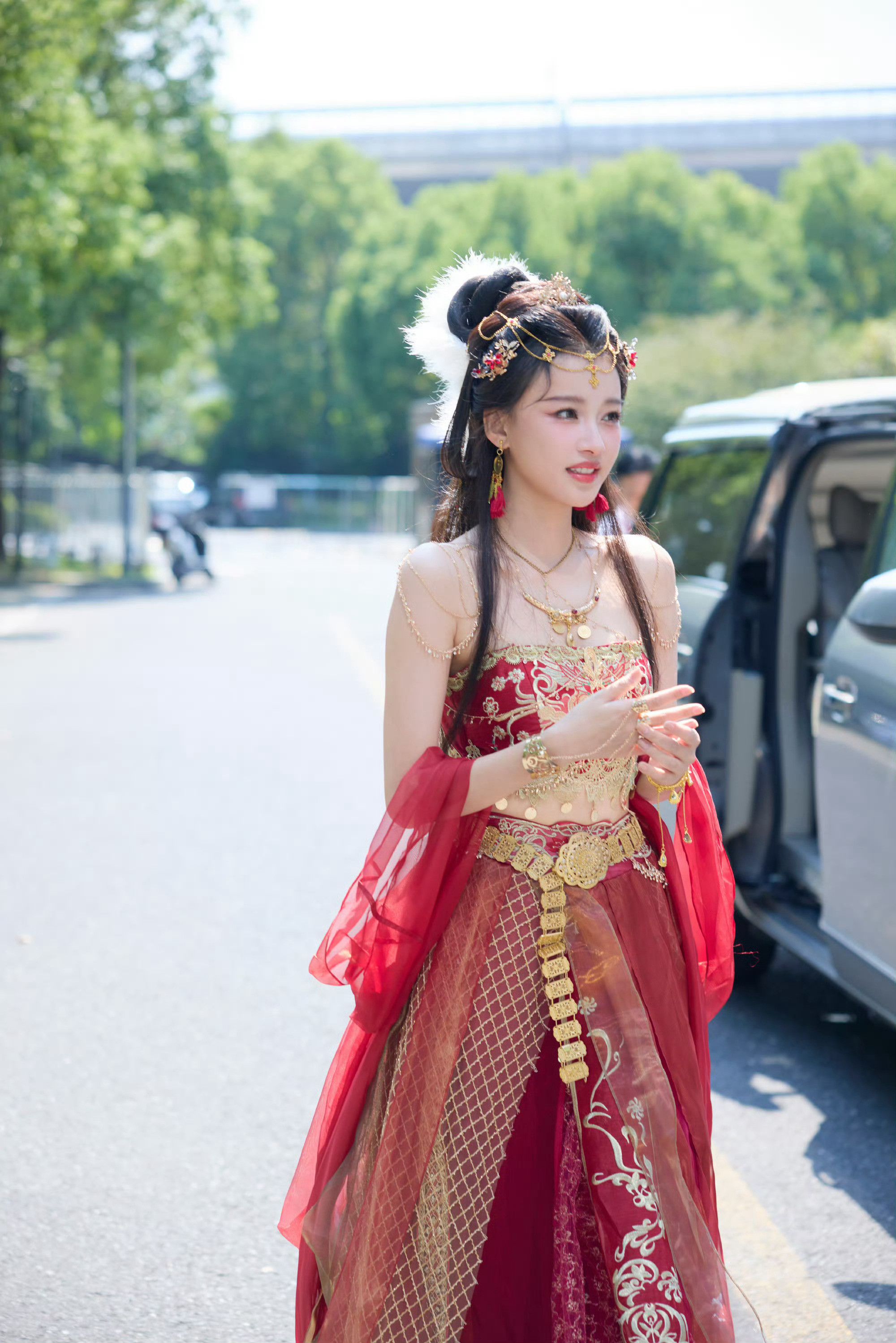 真的好美呀，太喜欢这个造型了🙌！造型师很会发掘孙怡的美🤩🤩
