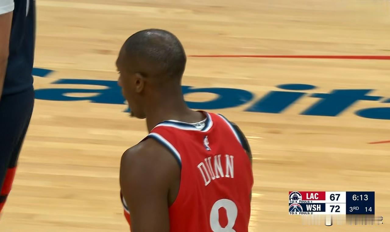 我必须要好好夸夸快船大将邓恩！在今天快船客场以110：106击败奇才的比赛中，邓