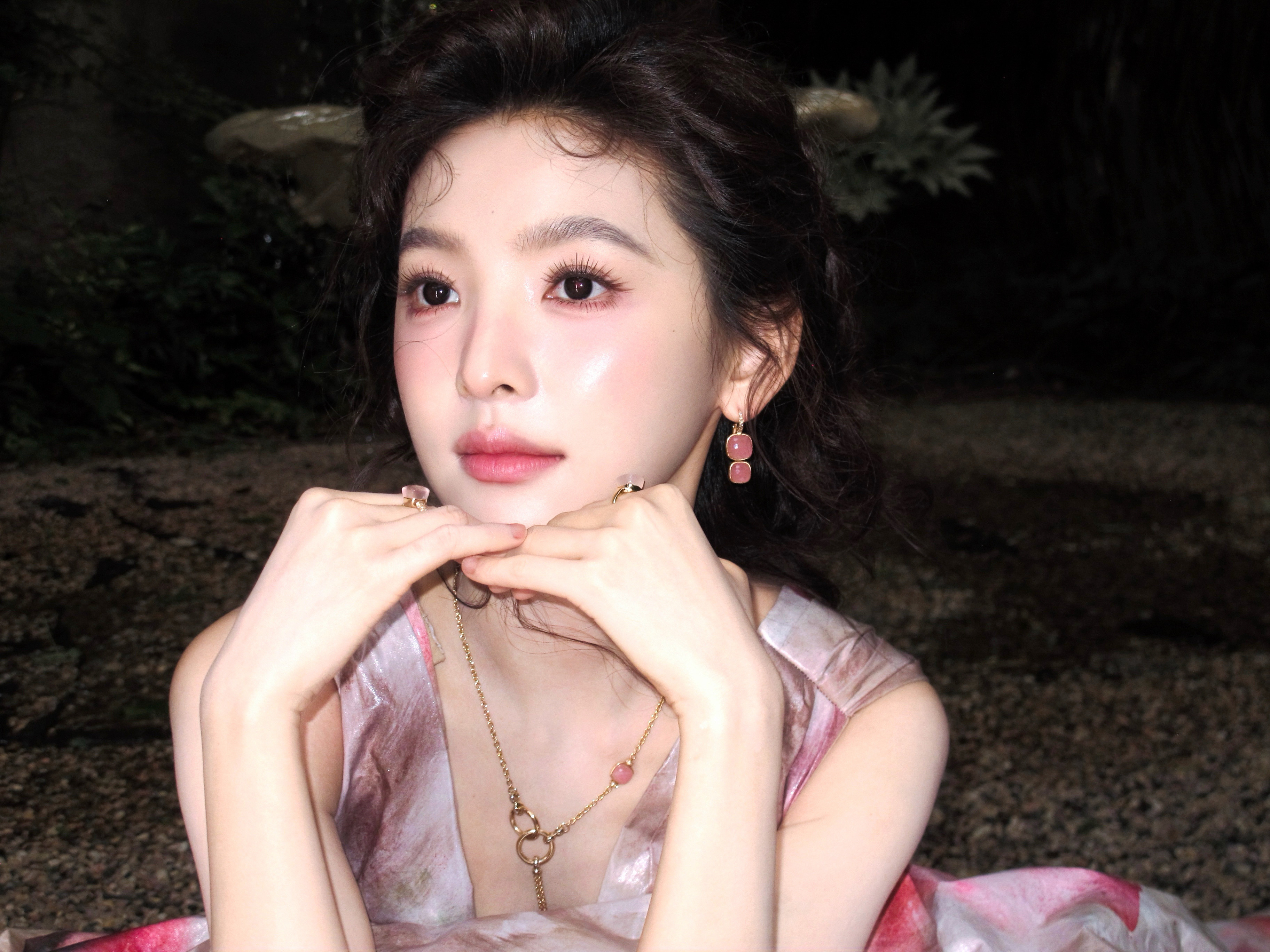 章若楠微博电影之夜两套look