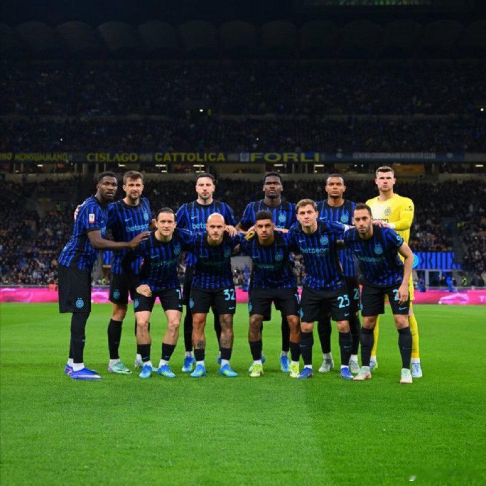 再多说两句迪马尔科和杰林斯基明显状态不好迪马尔科像木头人一样被对手轻松过掉然