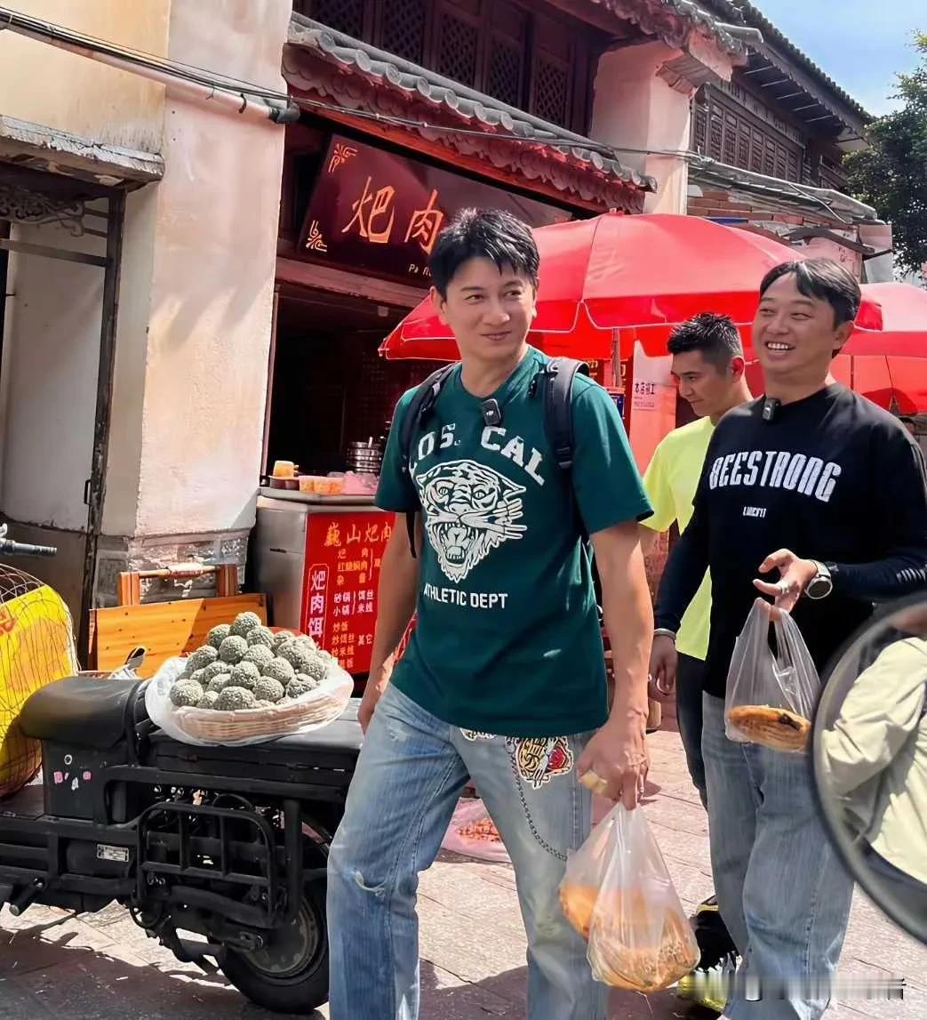 吴奇隆如今真的看不出来比刘诗诗大17岁，看起来又年轻又有活力。吴奇隆和刘诗诗结