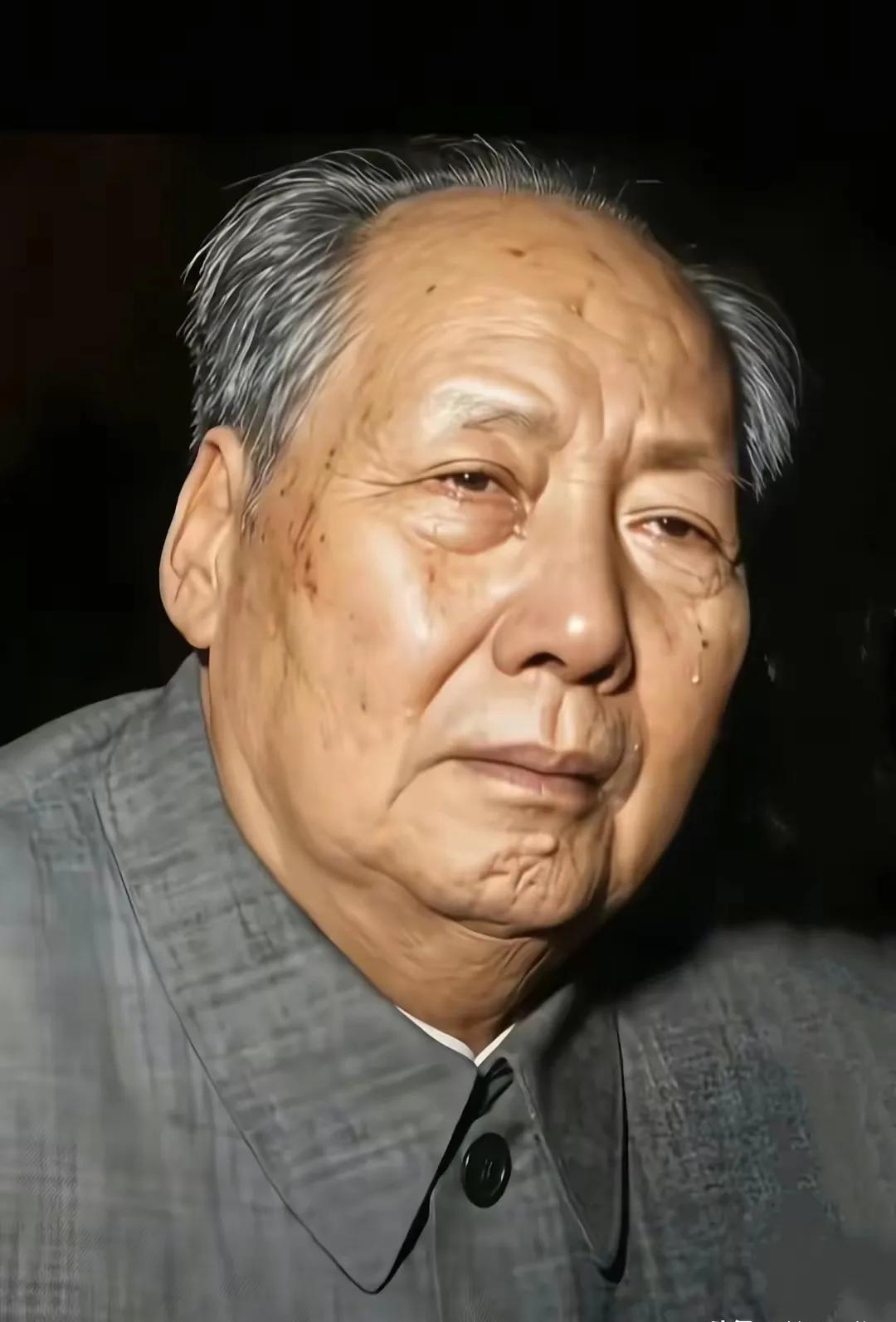 第一次看到毛主席他老人家的这张照片，心中真不是滋味，他老人家一生为了人民的幸福，