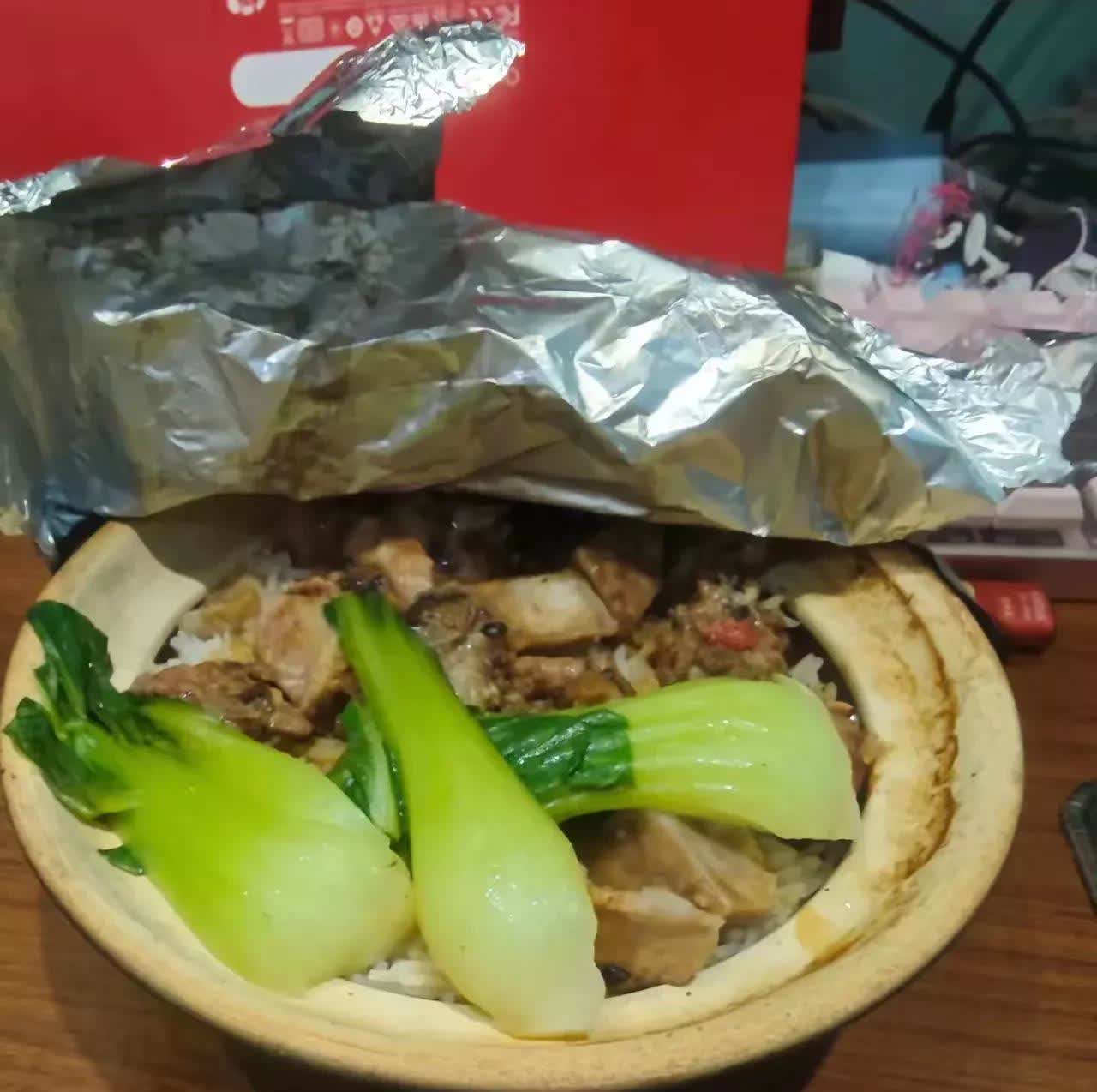 广东深圳，有一名男子下班回家，觉得肚子有些饿了，所以就在网上点了一份20块钱的外