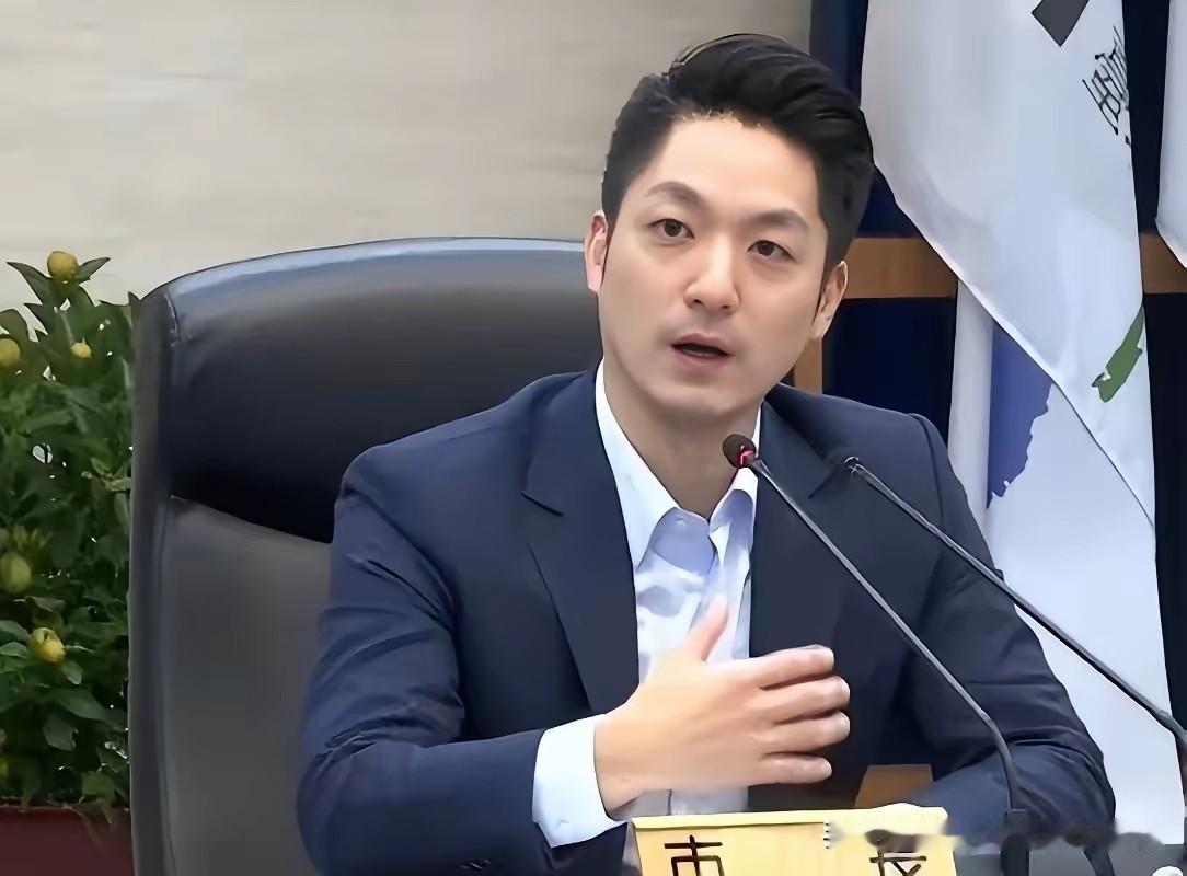 “你连中国人都不认，凭啥张罗把两蒋灵柩迁回大陆？”记者一句话，蒋万安当场愣住。手