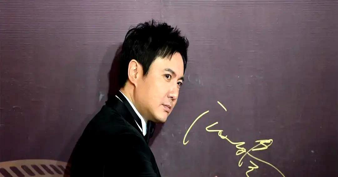 资本永远迷信换谁都能成，直到沈腾用一次拒演砸碎了这个幻觉。2015年夏洛特