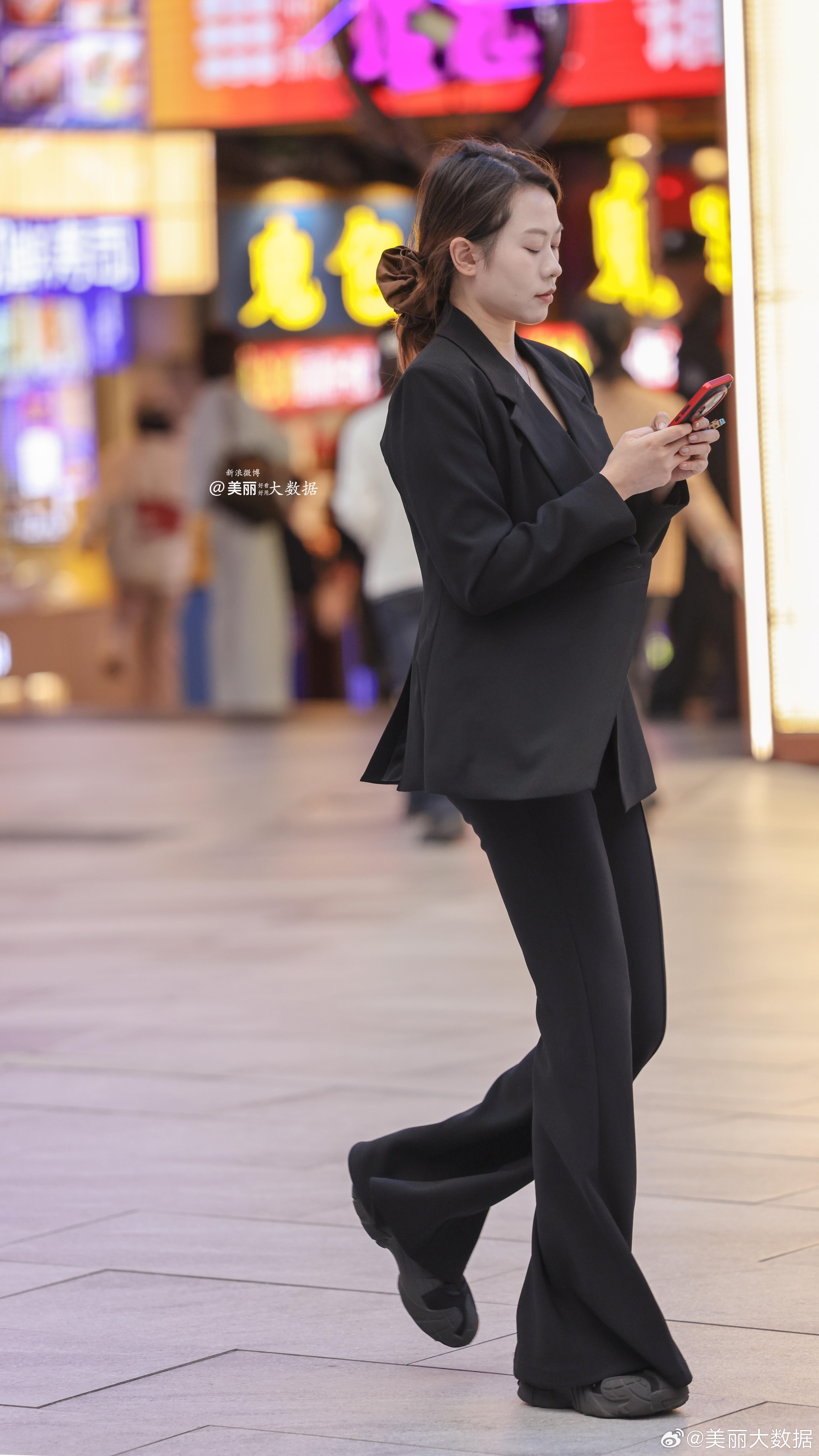 走在繁忙的街头／。🌺😊