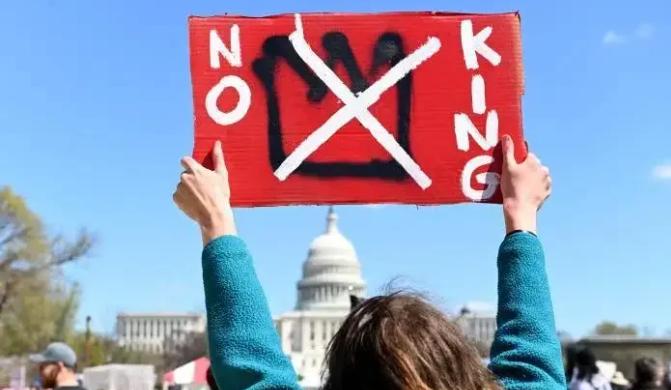 沈教授说，当美国成功从委内瑞拉抓回马杜罗的时候，你看到有几个美国人反对的？而是集