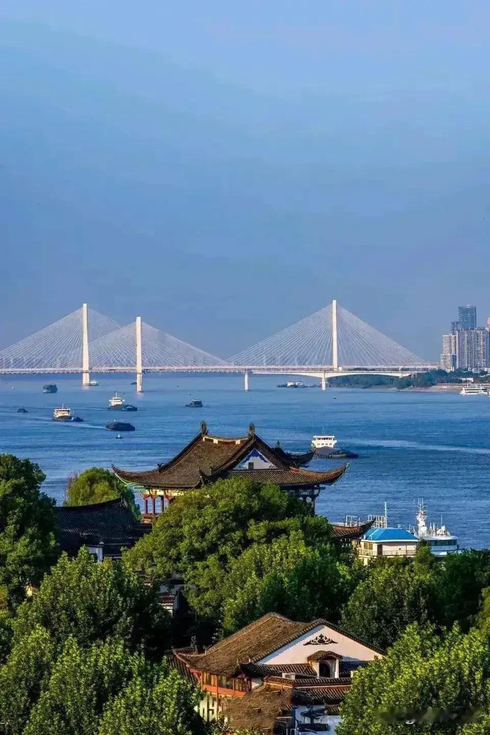 今年国庆节去武汉，这变化直接惊到我了！记得几年前第一次去武汉，挤地铁得绕大