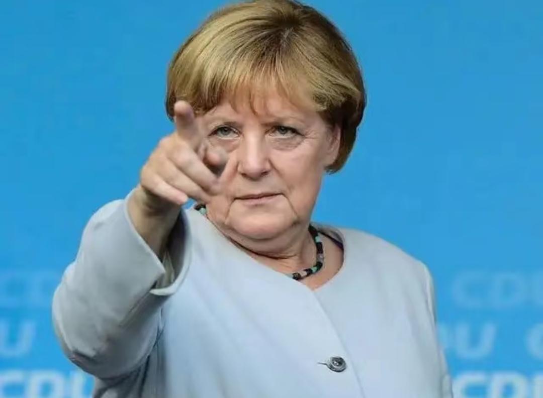 真是万万没想到退休几年的默克尔突然露面了一出场就是王炸直接给整个欧洲提出