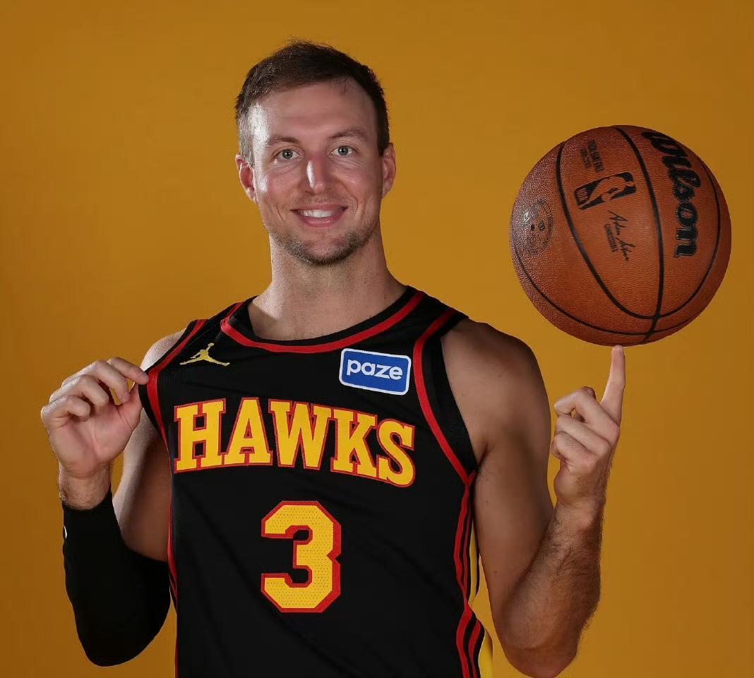 湖人交易得到肯纳德！那么，肯纳德是何许人也？肯纳德现年29岁，身高196cm