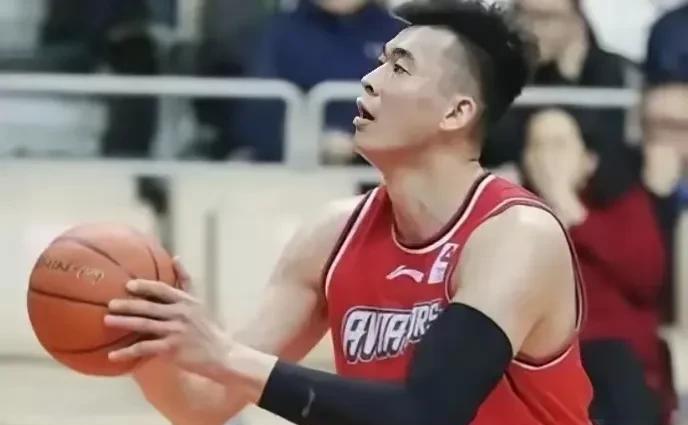 广东签下自由球员李慕豪！内线阵容再添新援从李慕豪的角度来看，过去他虽天赋出众，