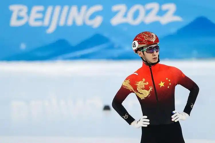 你短道速滑最严厉的父亲回来了，官方正式宣布武大靖出任中国短道速滑队主教练。 
