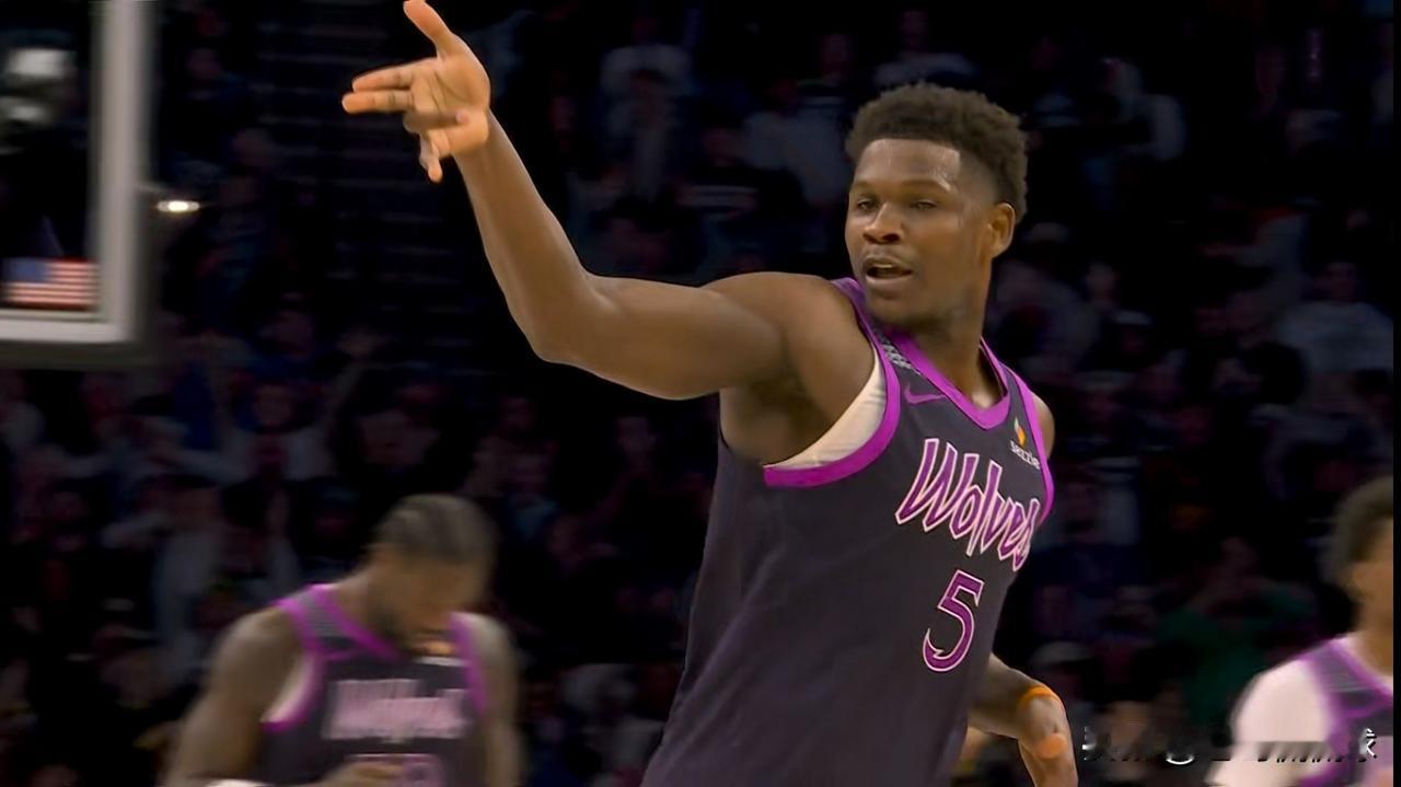 森林狼超级球星爱德华兹不愧有“当代乔丹”的美誉！在今天森林狼主场以112：107