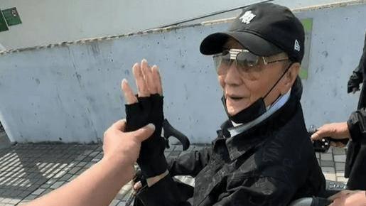 谢贤坦言已准备好离开:陪葬品、遗产都安排妥当,最惦记的还是三个孙子