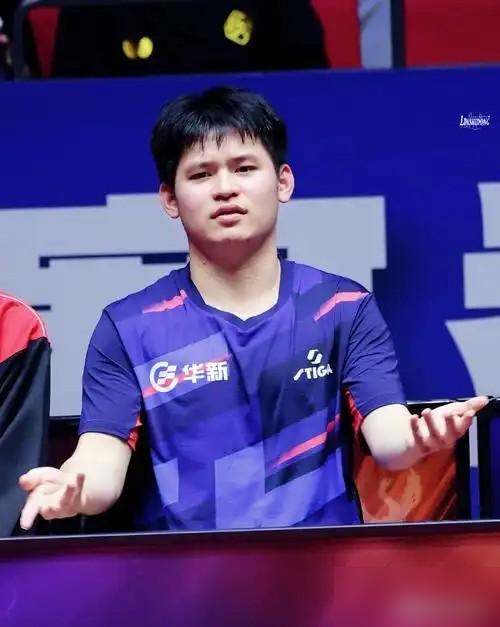 林诗栋的奥运席位，悬了。一个19岁的外卡选手，在重庆直接掀了桌子，把世界前十的高