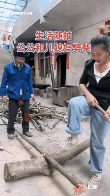 公公的蛋碎了，你这一脚让公公受尽了折磨。我尝过那种滋味，痛得你体验一次之后再也