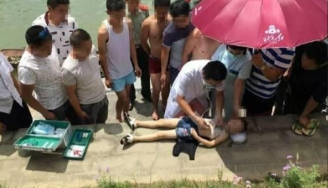 “后悔也晚了！”江苏无锡一男子下班回家，路遇一儿童溺水，男子在岸上看了几眼就转身