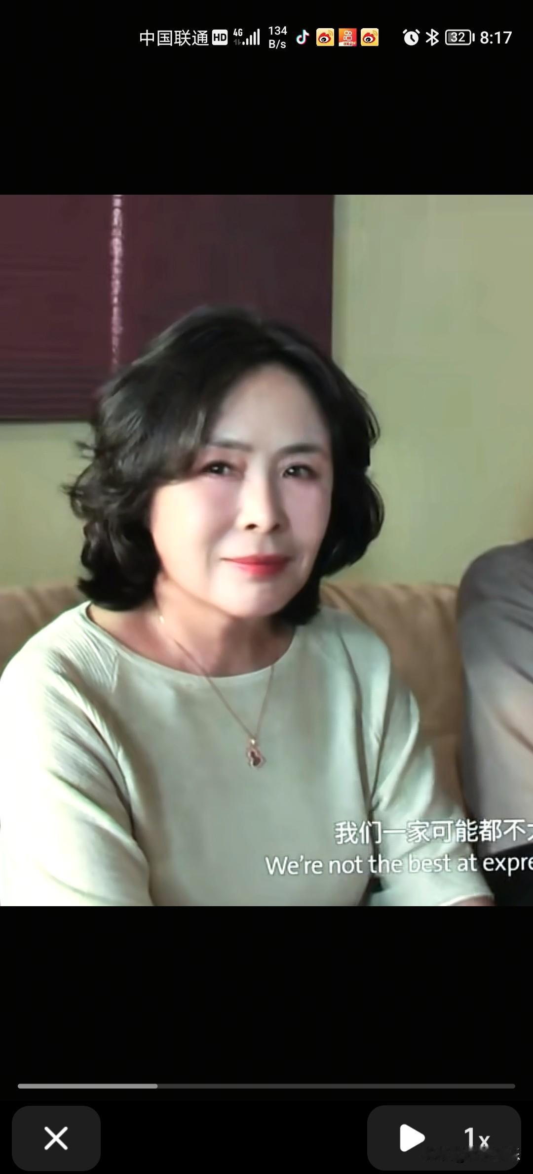 王楚钦妈妈任女士最近在网上发了波老照片，全是小王楚钦7岁前的游玩照，一下子就戳中