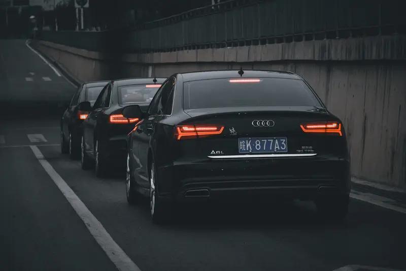 奥迪真的差于奔驰、宝马吗？这还真不好说。从质量来看，各有优劣。奔驰主流2.0T平