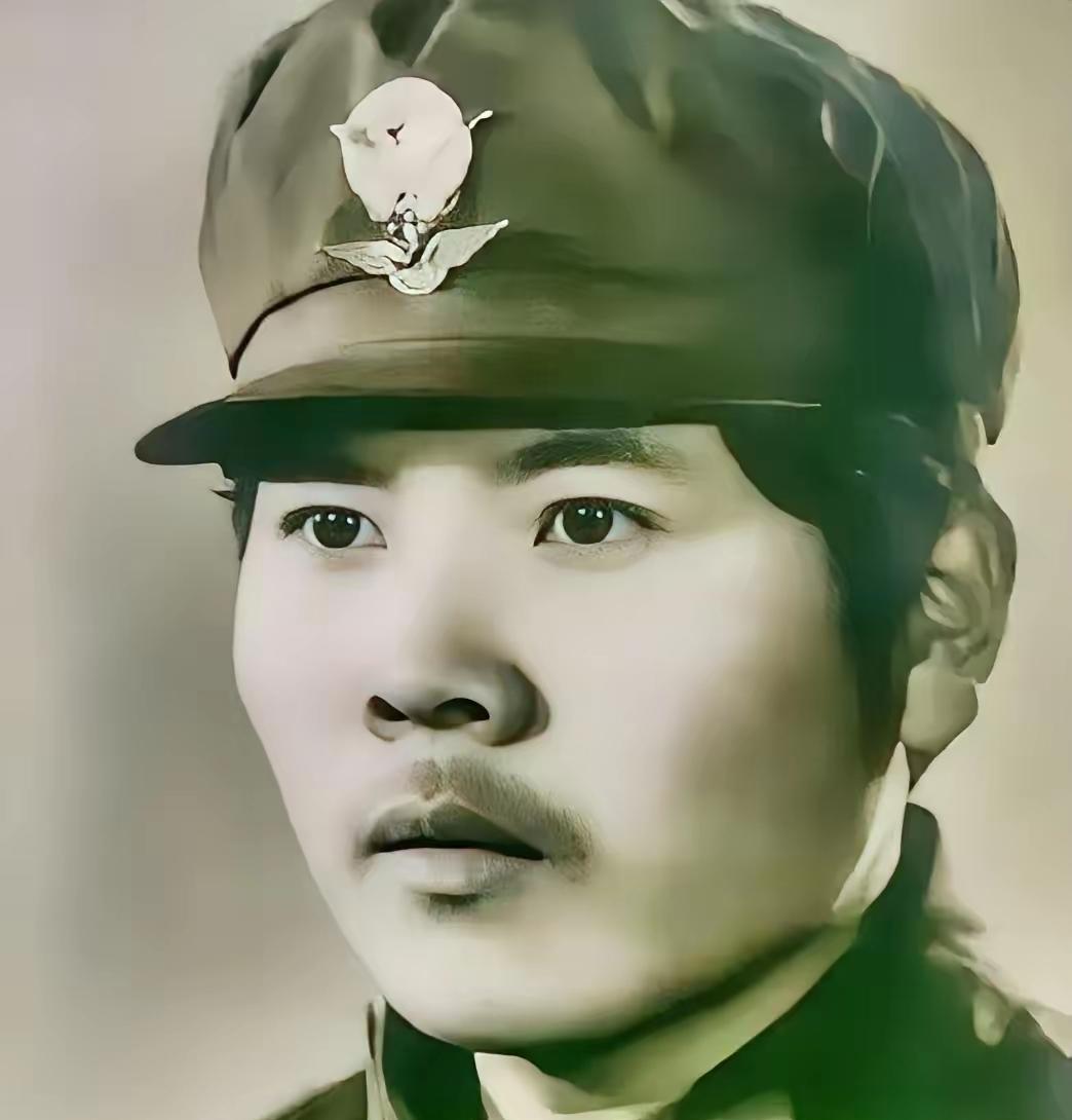 1944年10月，飞行员王光复在炸毁日军军列后返航途中，意外发现荆门机场有敌机降