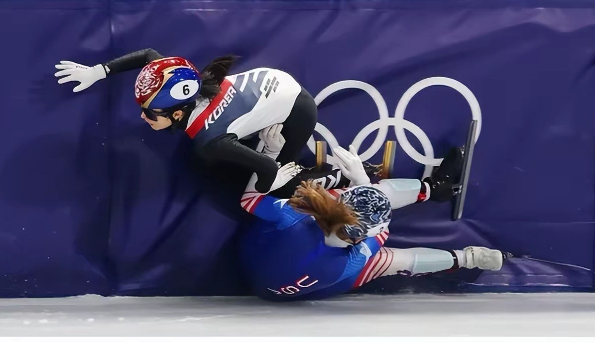 韩媒质问这还是体育吗这规则又不是今年才定的，更不是这场比赛针对你定的。谁让你被