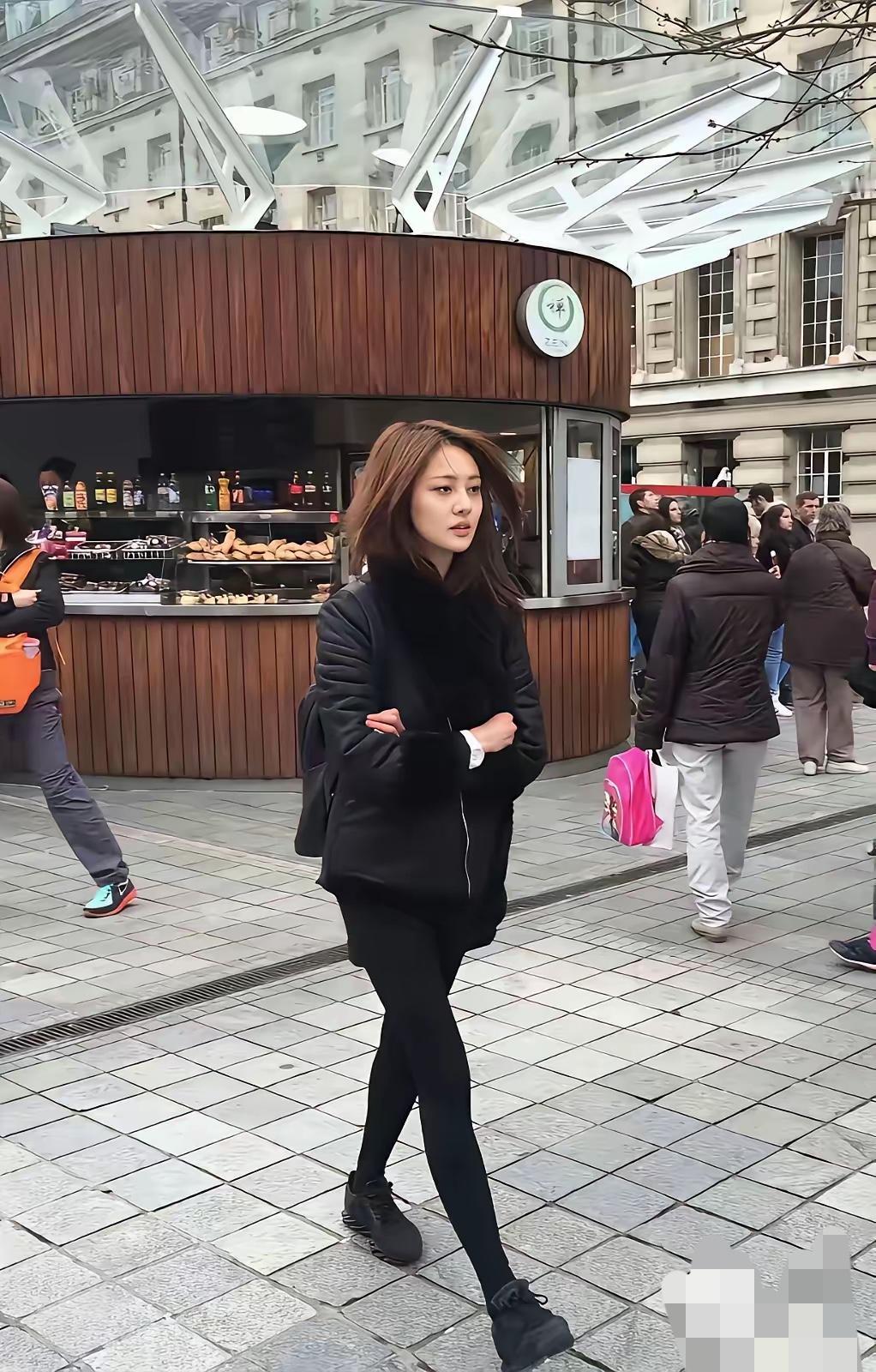 天呐，万万没想到，女神也会沦落到这步天地，太老了，老得认不出，太遗憾了，太可惜了