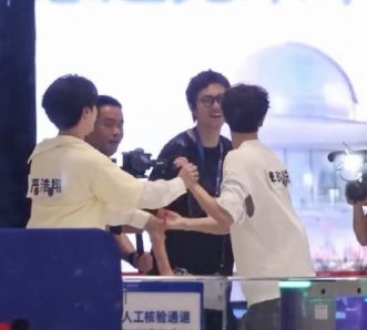 李昀锐衣服被撕烂了这一期太想看了！真的是很激烈心疼我家林