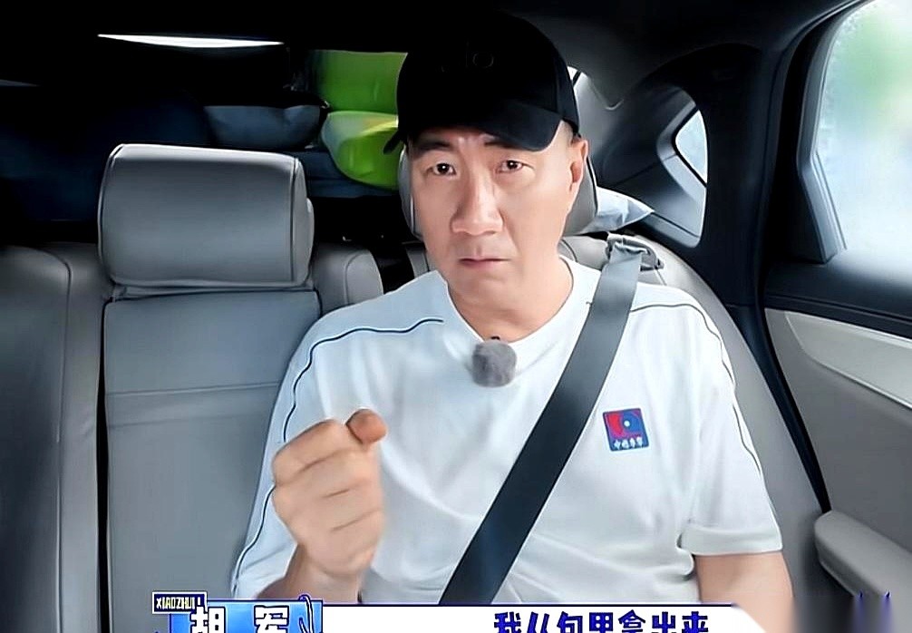 胡军直接对着镜头开炮：“我到现在也想不出来！我觉得就是你们剧组有人下黑手，制造矛盾，唯恐天下不乱！”