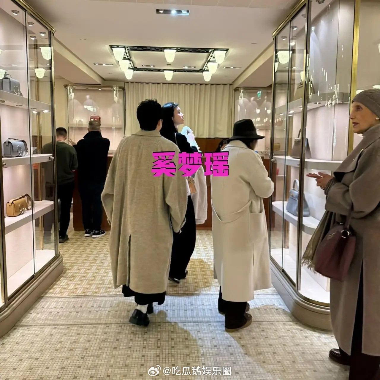 有网友在法国爱马仕偶遇奚梦瑶，她现在可是妥妥的大富婆，人生已经是另外一番天地！