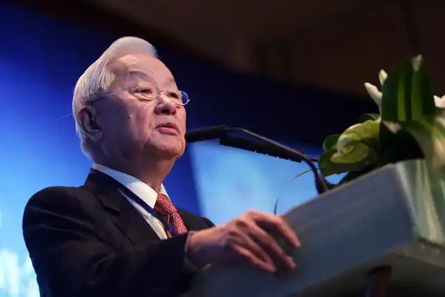 同样面临美国施压，富士康和台积电为何走上两条不同的路？台积电斥资1.8万亿赴美布局，富士康反手下注加
