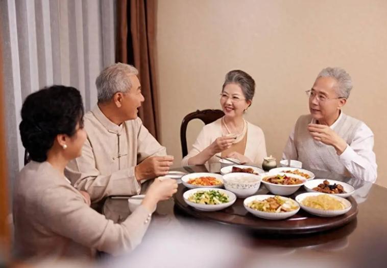 调查发现：大多活过85岁的肝炎老人，都在55岁戒掉了3种常碰的食材！我们说健